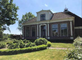 Statige boerderijwoning met vrij uitzicht en tuin